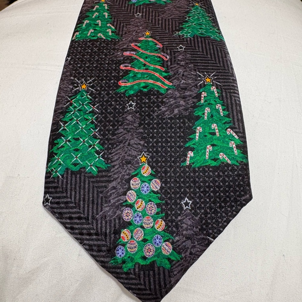 JZ Richards Holiday Christmas Tree Handmade Silk Tie in Black and Green